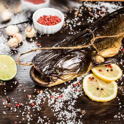 Сом горячего копчения